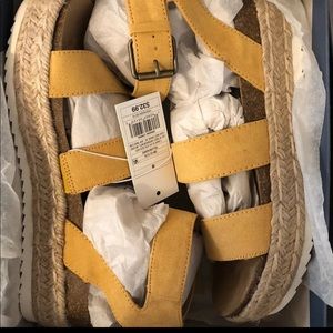 Universal Thread sandals